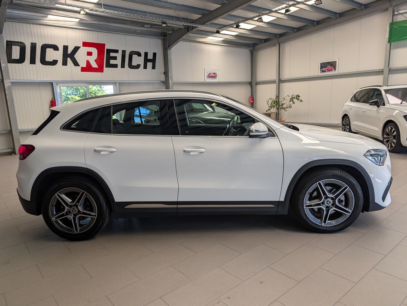 Fahrzeugabbildung Mercedes-Benz GLA 200 d DCT AMG-Line LED StandHz Dinamica Pano