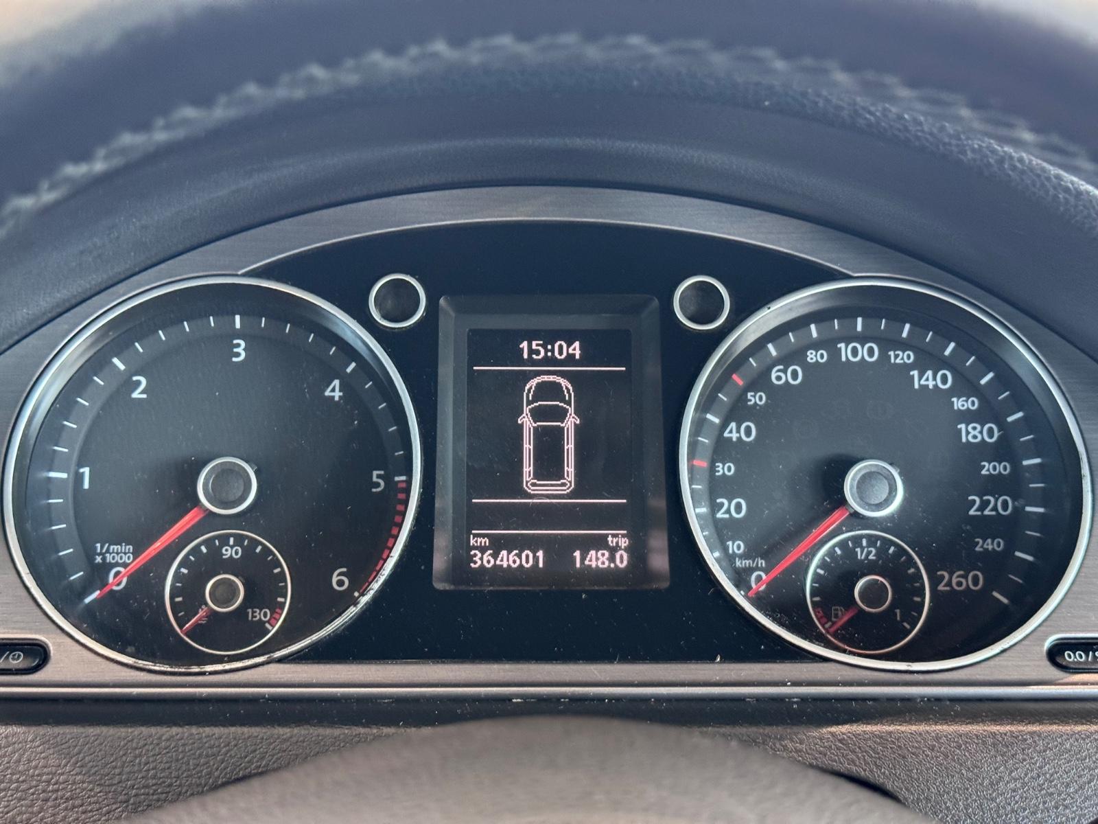 Volkswagen Passat 2010 — photo 35