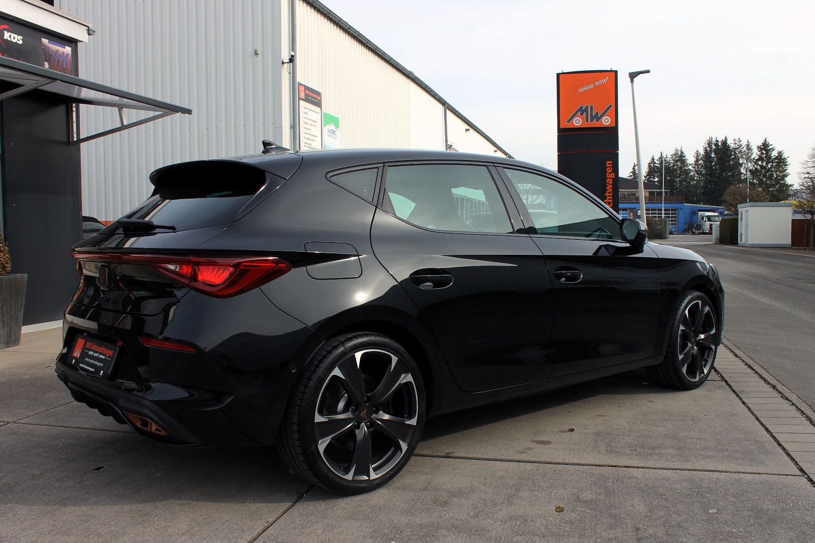 Fahrzeugabbildung CUPRA Leon 1.4TSI e-Hybrid LED SHZ ACC KAM PDC BT