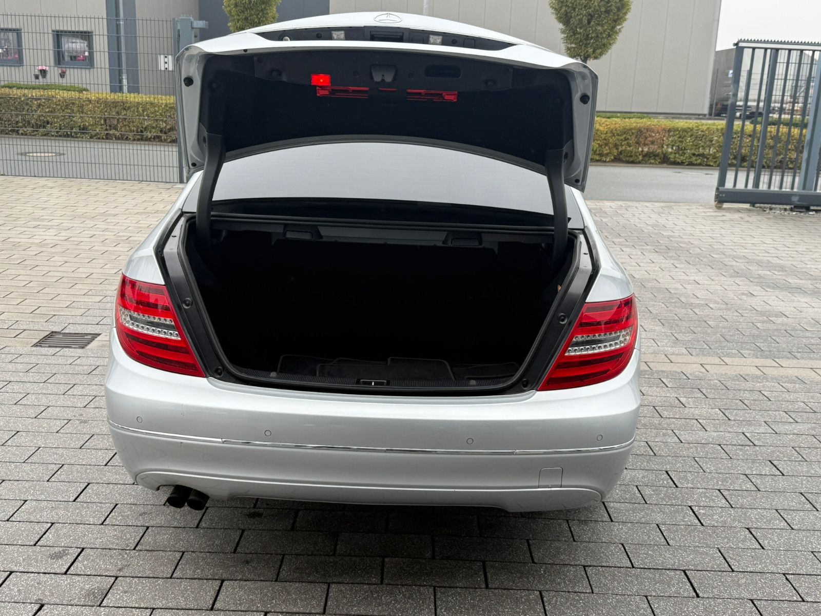 Fahrzeugabbildung Mercedes-Benz C 180 C -Klasse Lim. C 180 CGI BlueEfficiency