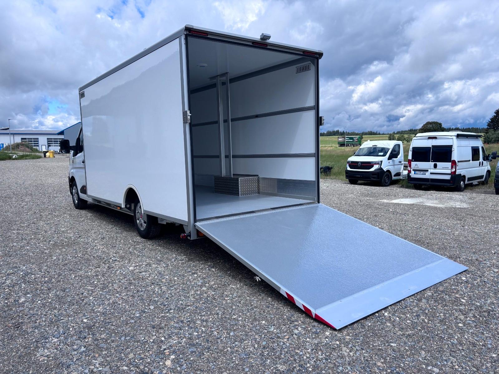 Renault Master Tiefrahmenkoffer mit klappbarer Heckrampe