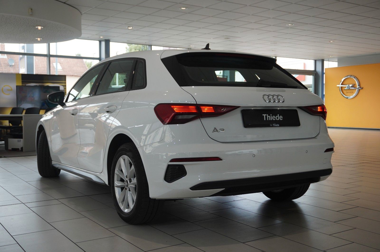 Fahrzeugabbildung Audi A3 Sportback 35 TFSI NAVI/LED/SPORT/SHZ/VIRT/DAB