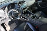 Jaguar F-Pace 2.0t AWD Portfolio | Pano | AHK | Cold kl - schwarze Jaguar F-Pace