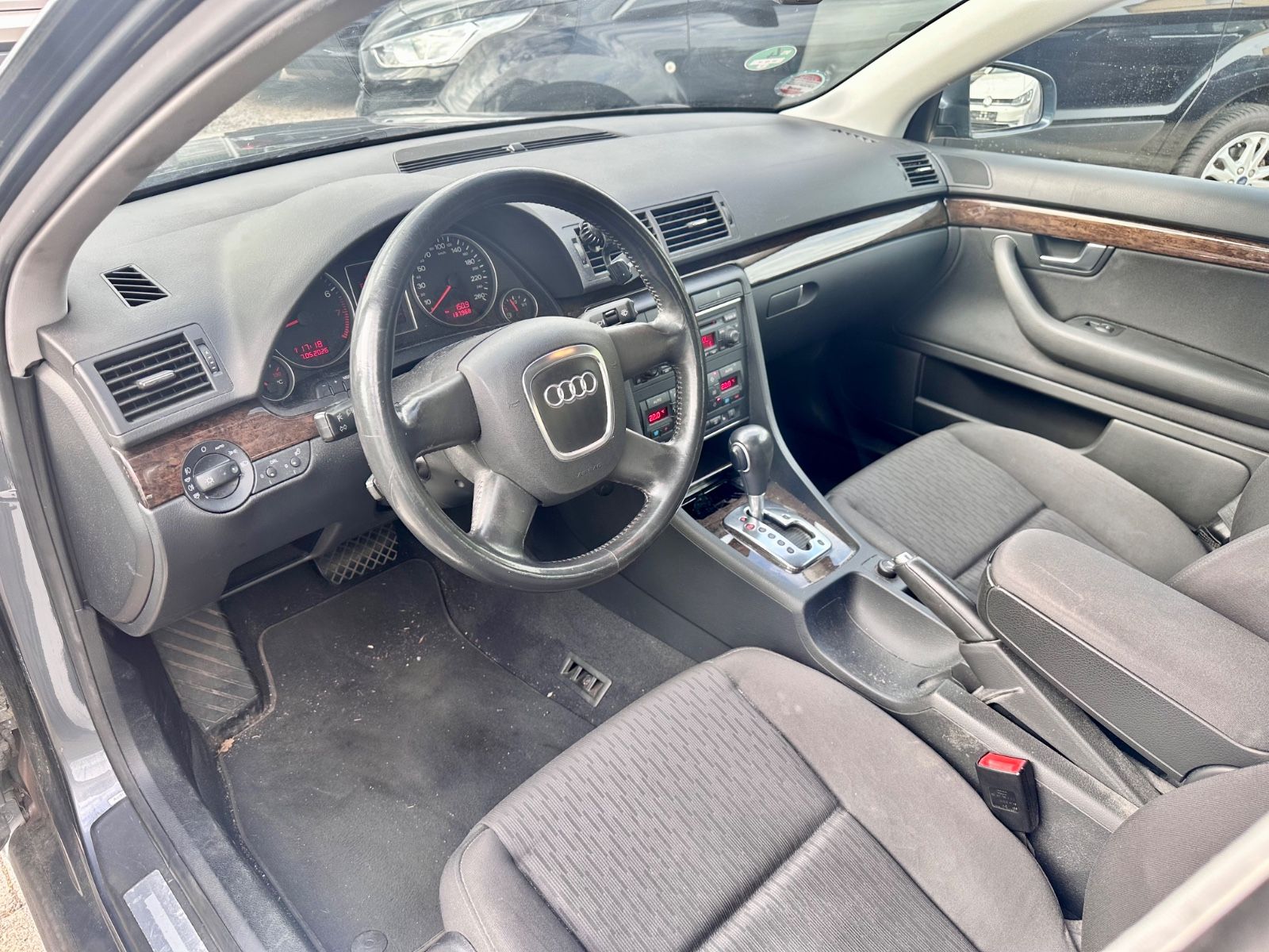 Fahrzeugabbildung Audi A4 Limousine 1.8 T Automatik Schiebedach