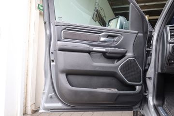 Dodge RAM - 8