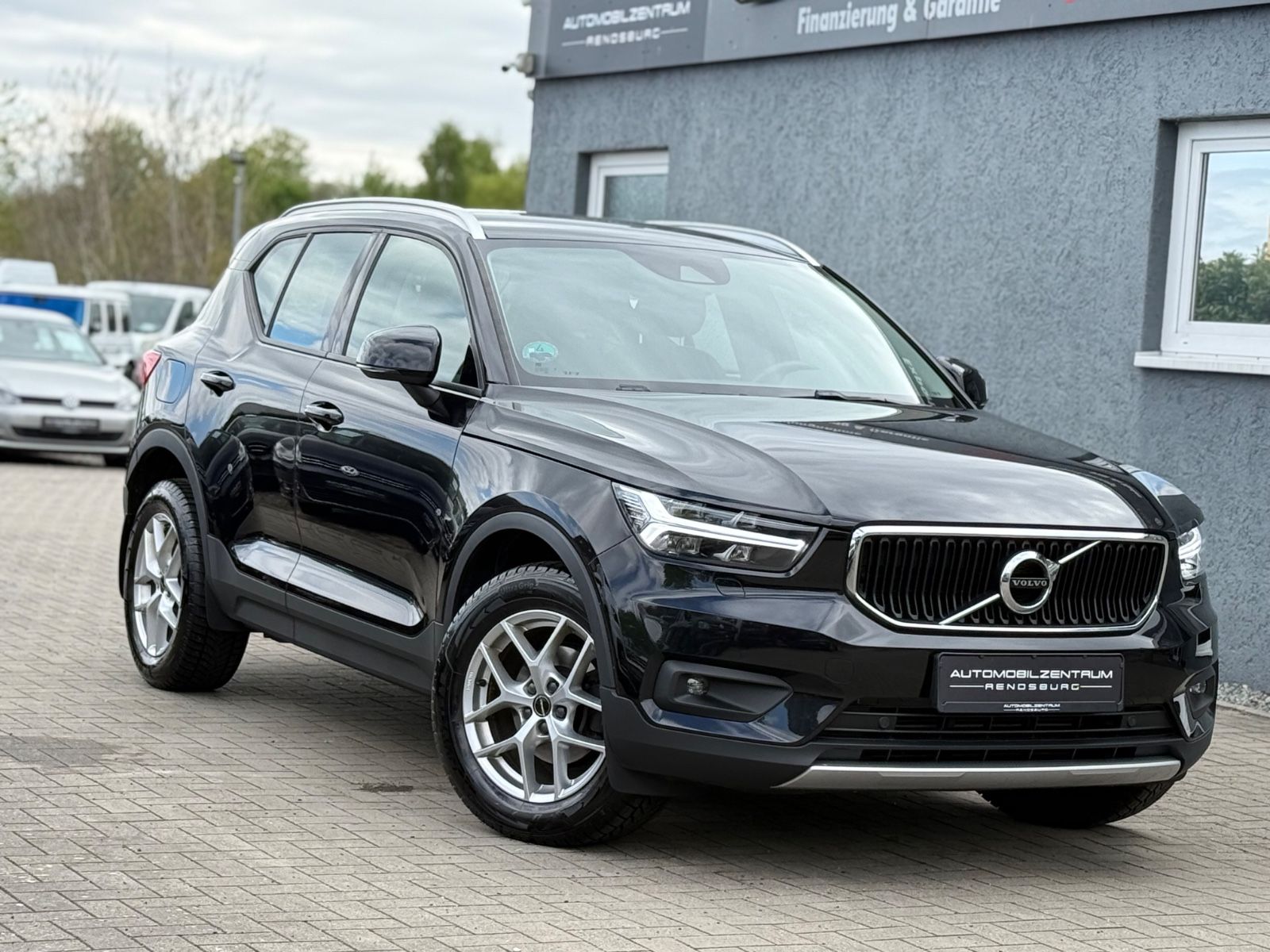 Volvo XC40 Momentum Pro 2WD Aut. /1.HAND/NAVI/R.KAMERA