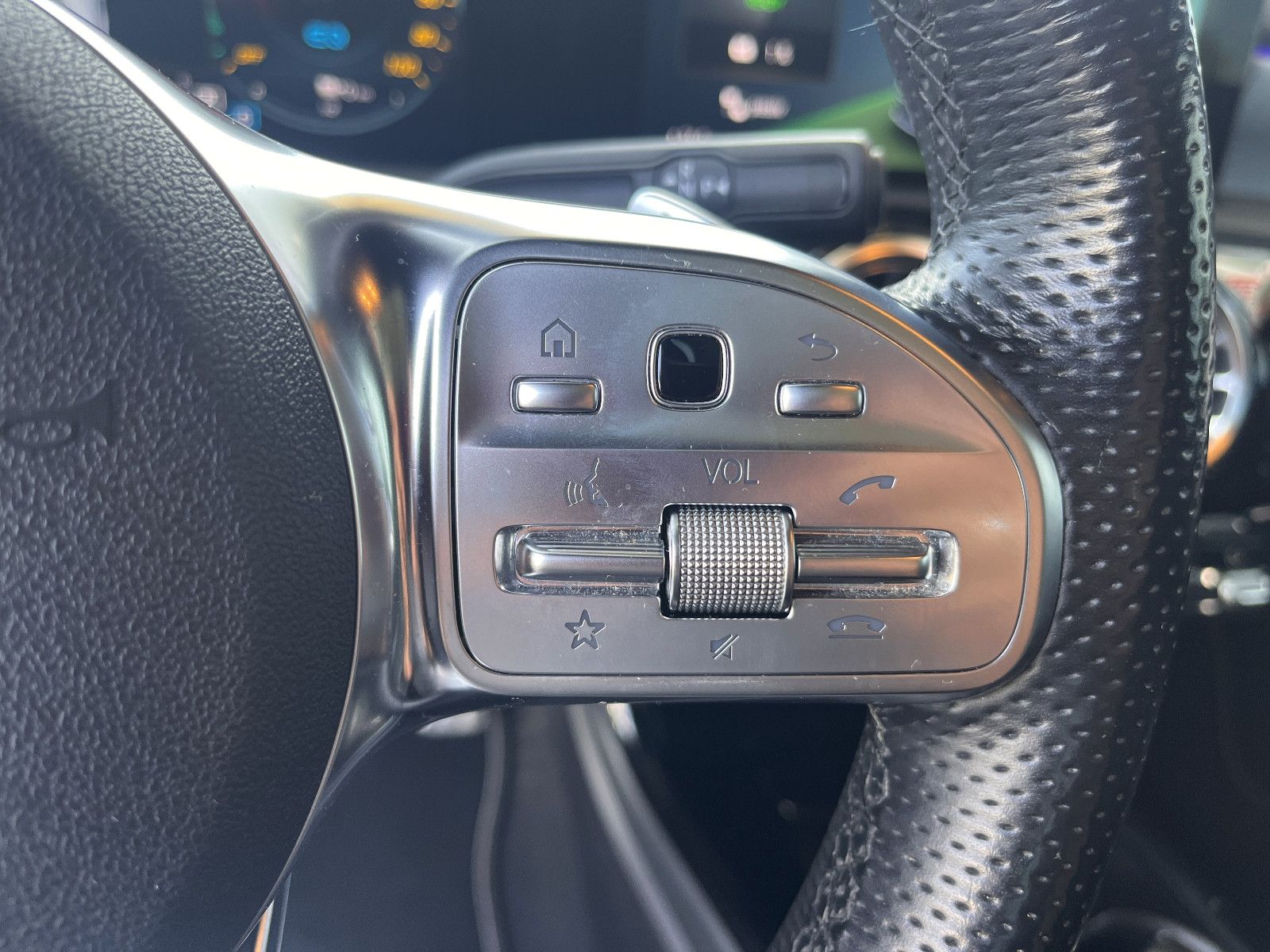 Fahrzeugabbildung Mercedes-Benz CLA Shooting Brake CLA 250 e AMG-Line