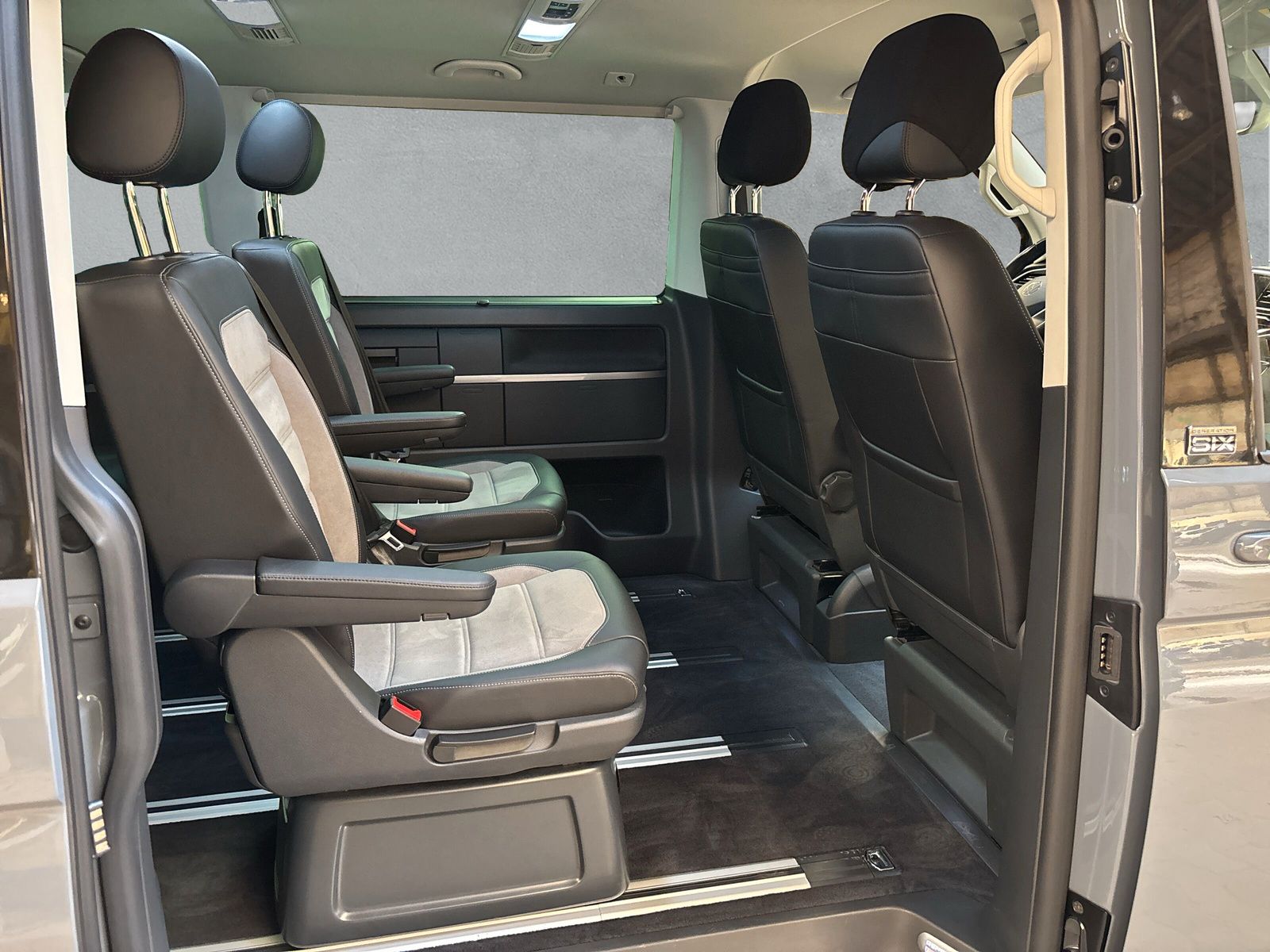 Fahrzeugabbildung Volkswagen T6.1 Multivan "Generation SIX" ACC SHZ LED