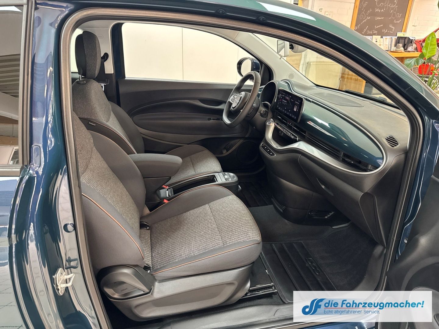 Fahrzeugabbildung Fiat 500 e Icon Navi Digitales Cockpit Memory Sitze A