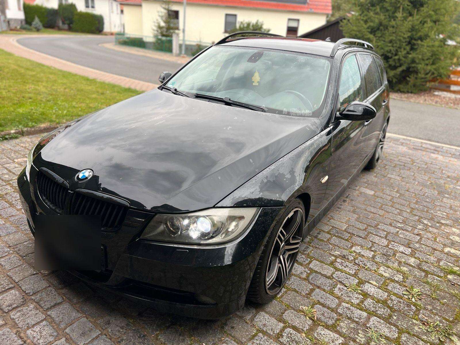 BMW 320 2007 — вигляд ззаду