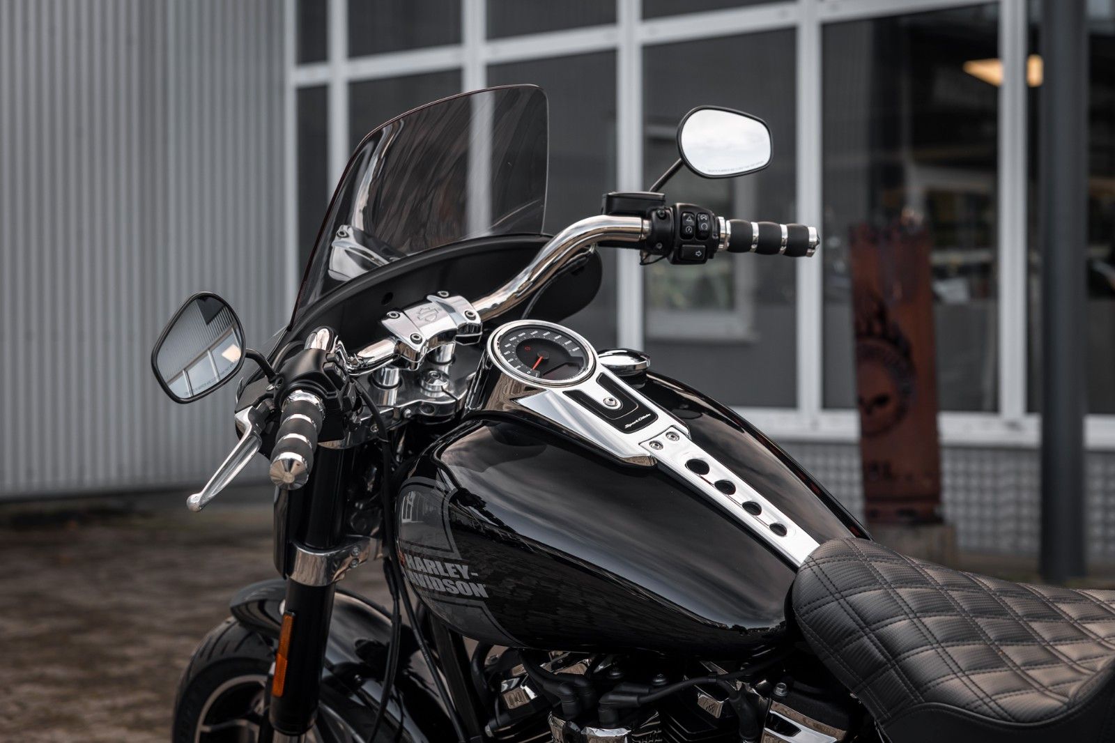 Fahrzeugabbildung Harley-Davidson FLSB Sport Glide Softail - JEKILL & HYDE STAGE 1