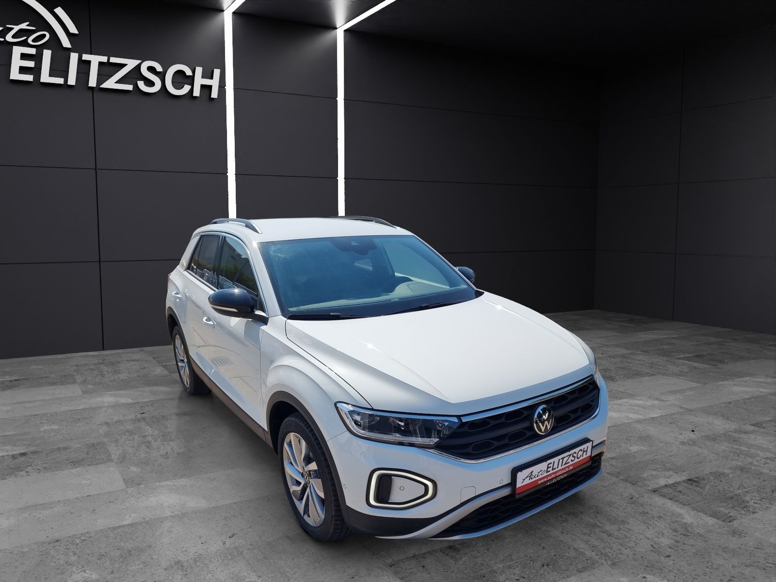 Fahrzeugabbildung Volkswagen T-Roc TSI Goal DSG LED+ ACC 18" AHK SHZ RearView