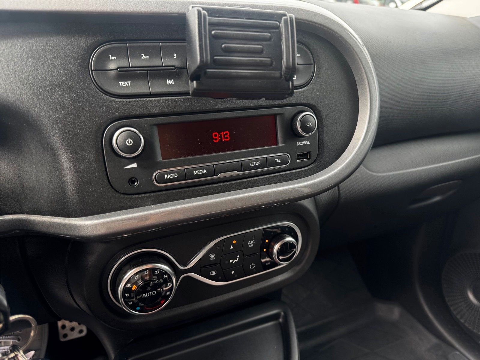 Fahrzeugabbildung Renault Twingo Intens Radio Klima