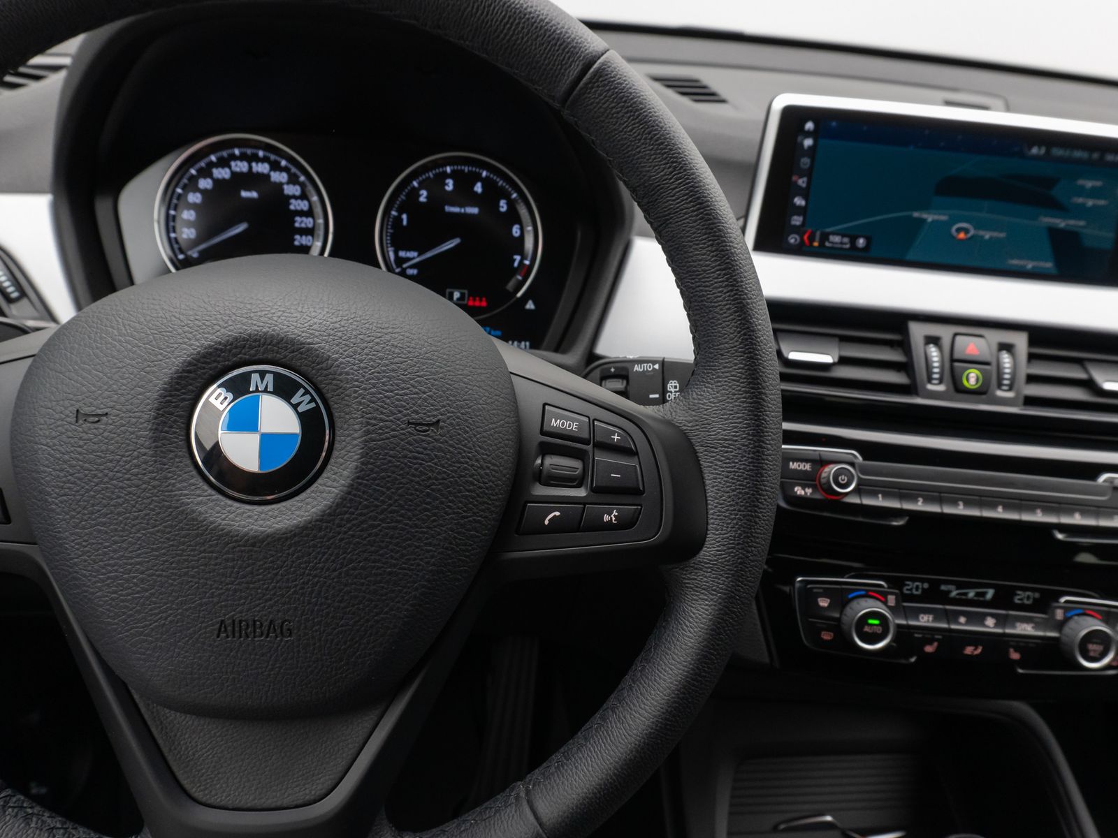Fahrzeugabbildung BMW X1 xD25e Parkassist DAB Navi Geschwindigkeitsreg