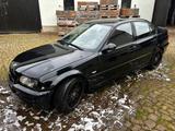 BMW E46 3er, Schwarz, Motor gemacht, mit TÜV - BMW aus 2001: 3er