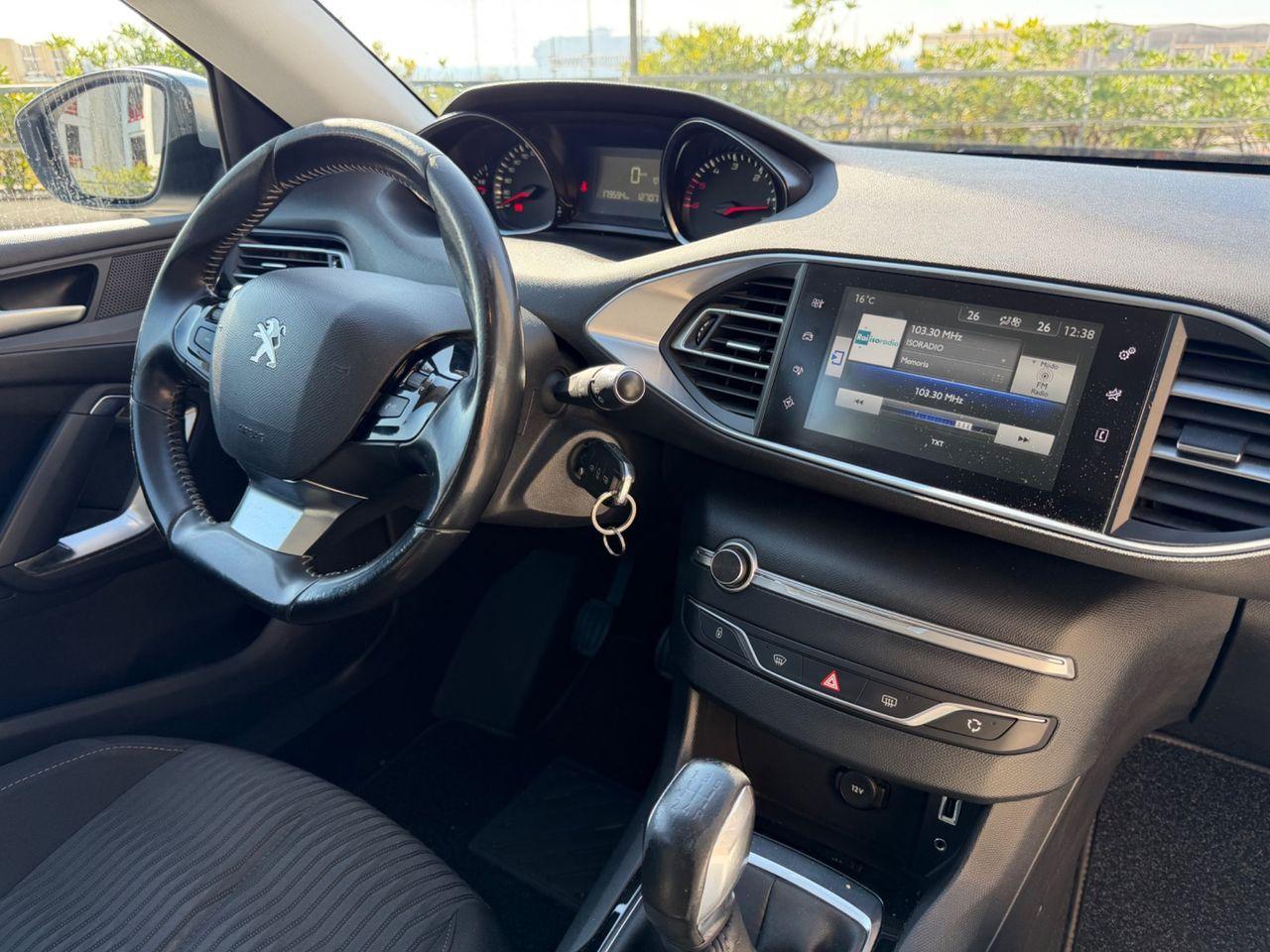 Peugeot 308 2015 — photo 11