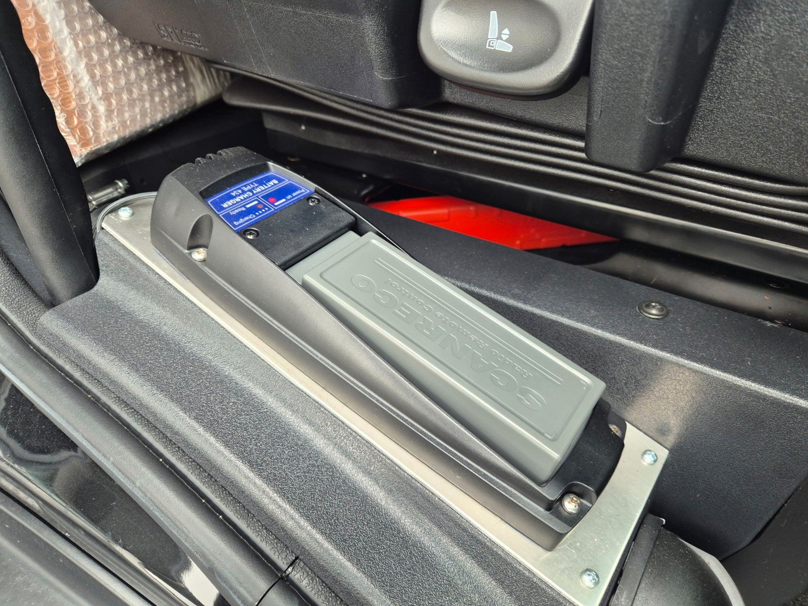 Fahrzeugabbildung Iveco Eurocargo ML150E32WS 4x4 Kran HMF 1130K Funk AHK