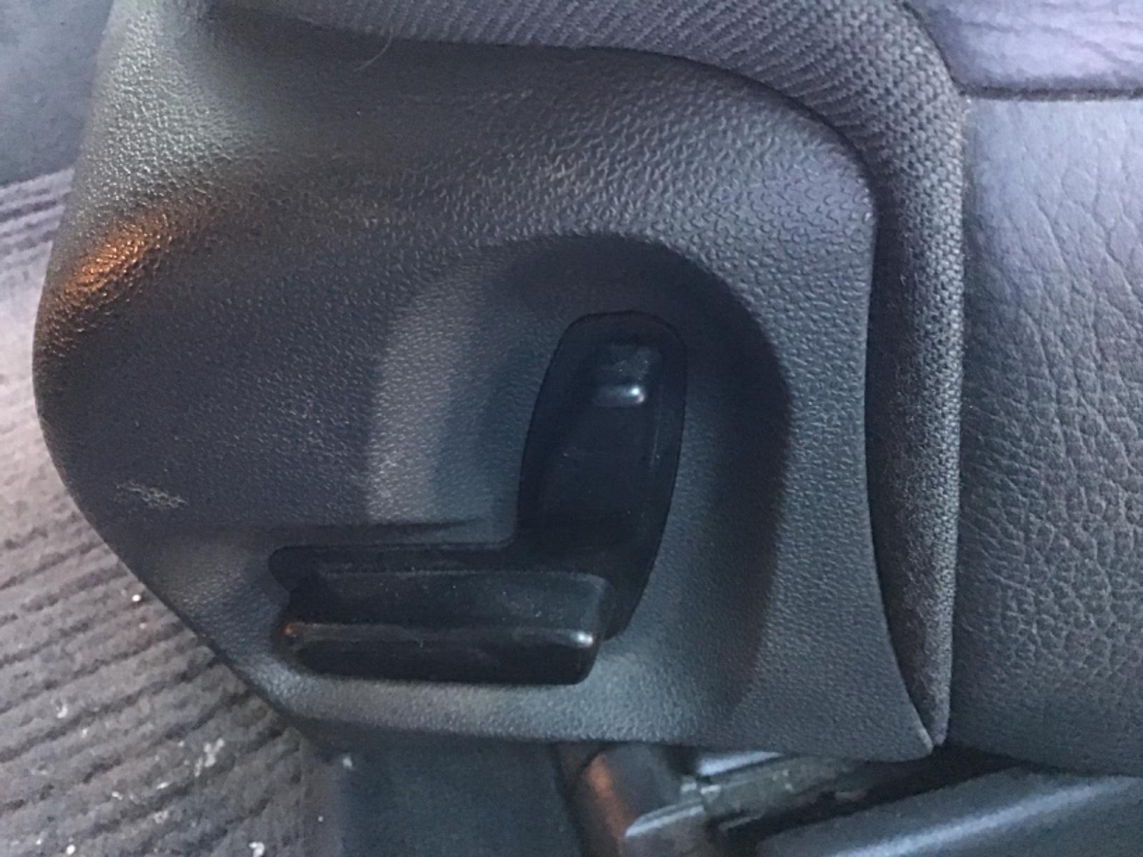 Mercedes-Benz E320 2005 — photo 17