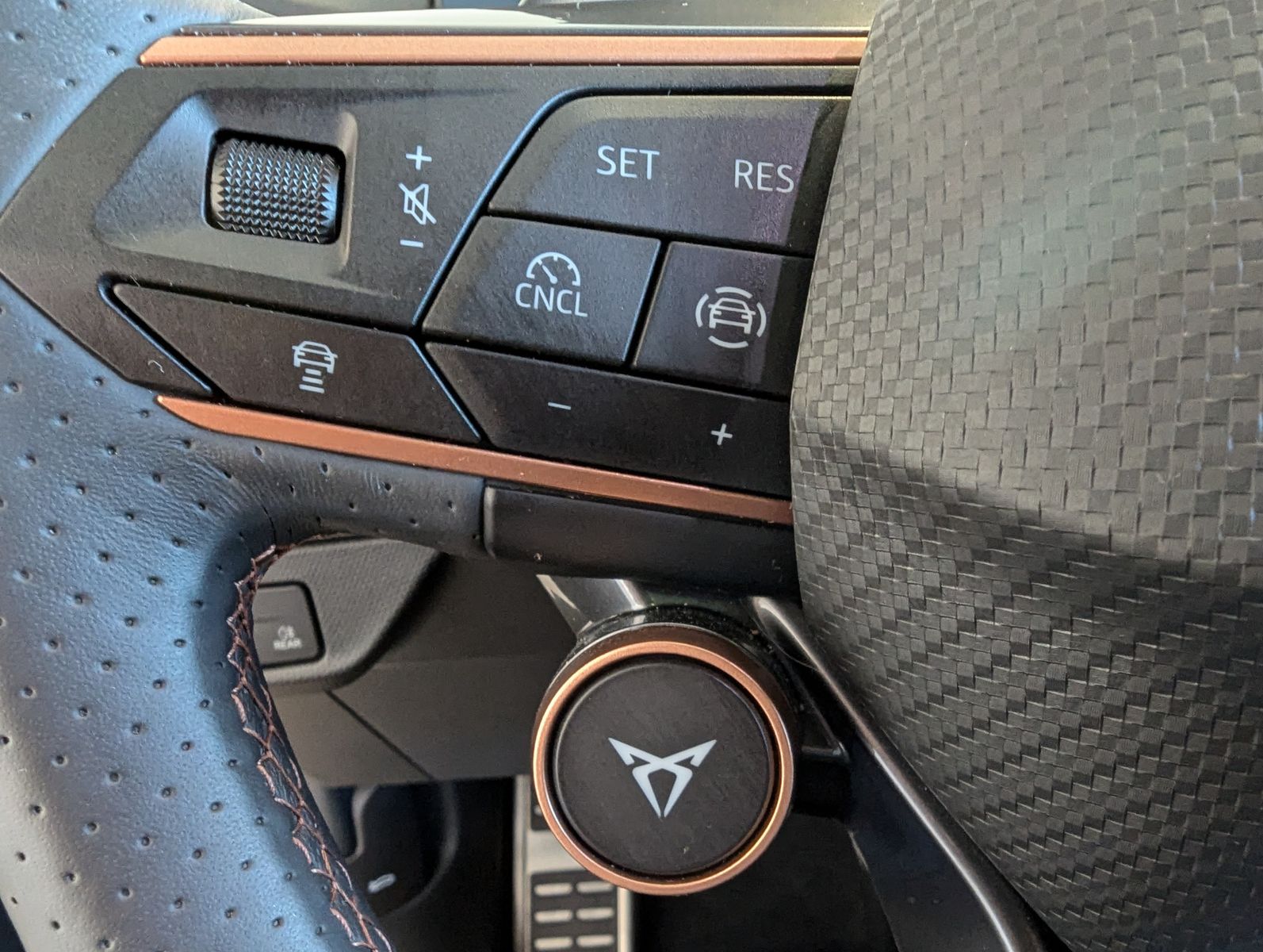 CUPRA Terramar 1.5eTSI HUD DCC Matrix Pano Sennh. 20" - Image 26