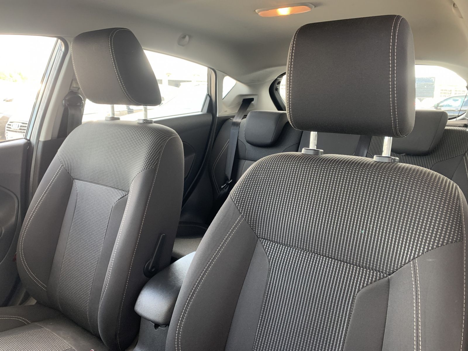 Fahrzeugabbildung Ford Fiesta 1.0 Titanium*AHK*Cam*SHZ*Navi*Klima*