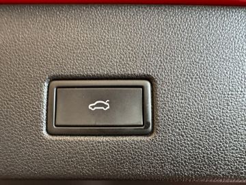 MYAUTOCENTER – Gebraucht- und Jahreswagen mit Werkstattservice in Pfaffenhofen Volkswagen T-Roc *R-Line*AHK*2-ZONEN*Navi*Spurhalte*