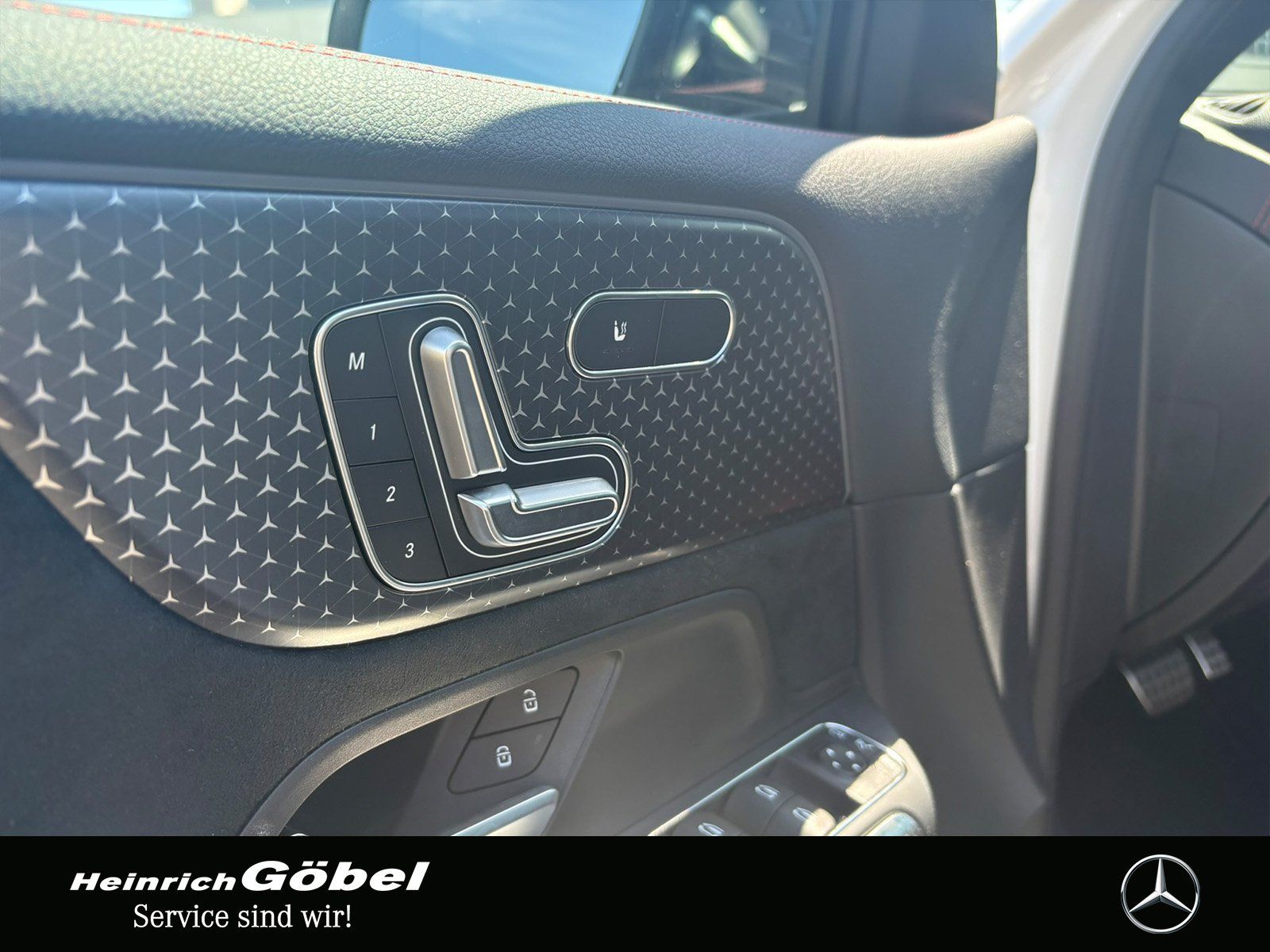 Fahrzeugabbildung Mercedes-Benz EQB 300 AMG-LINE HEAD-UP*BURMESTER*360°*MEMORY