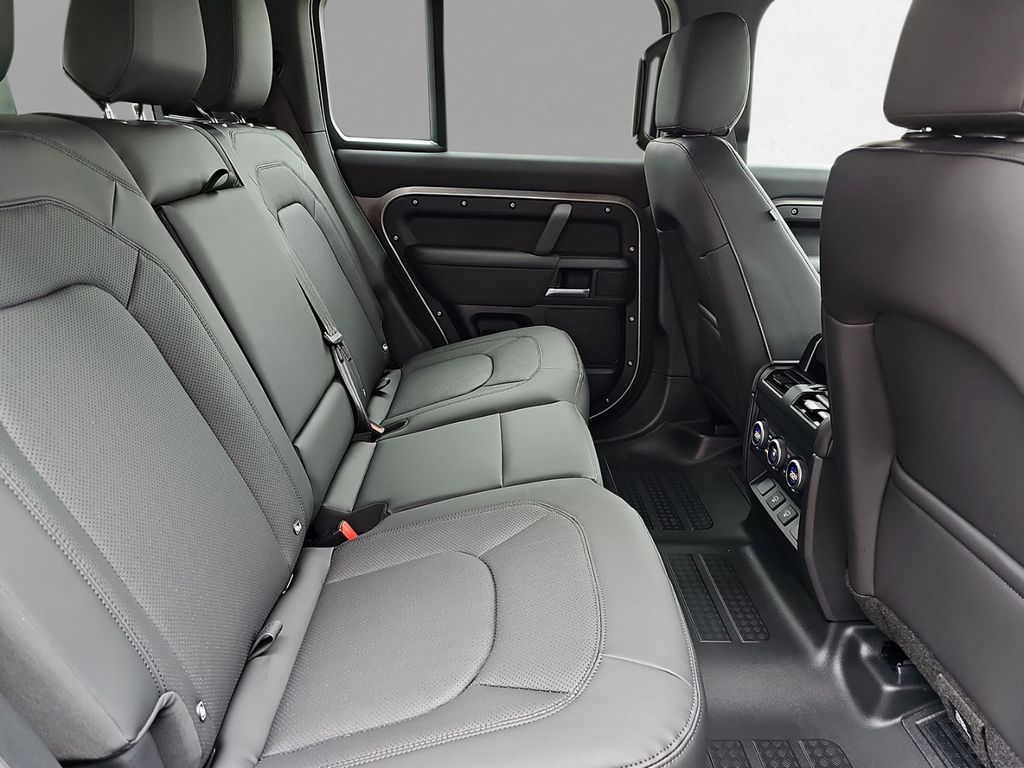 Land Rover Defender 110 D250 X-DYNAMIC SE