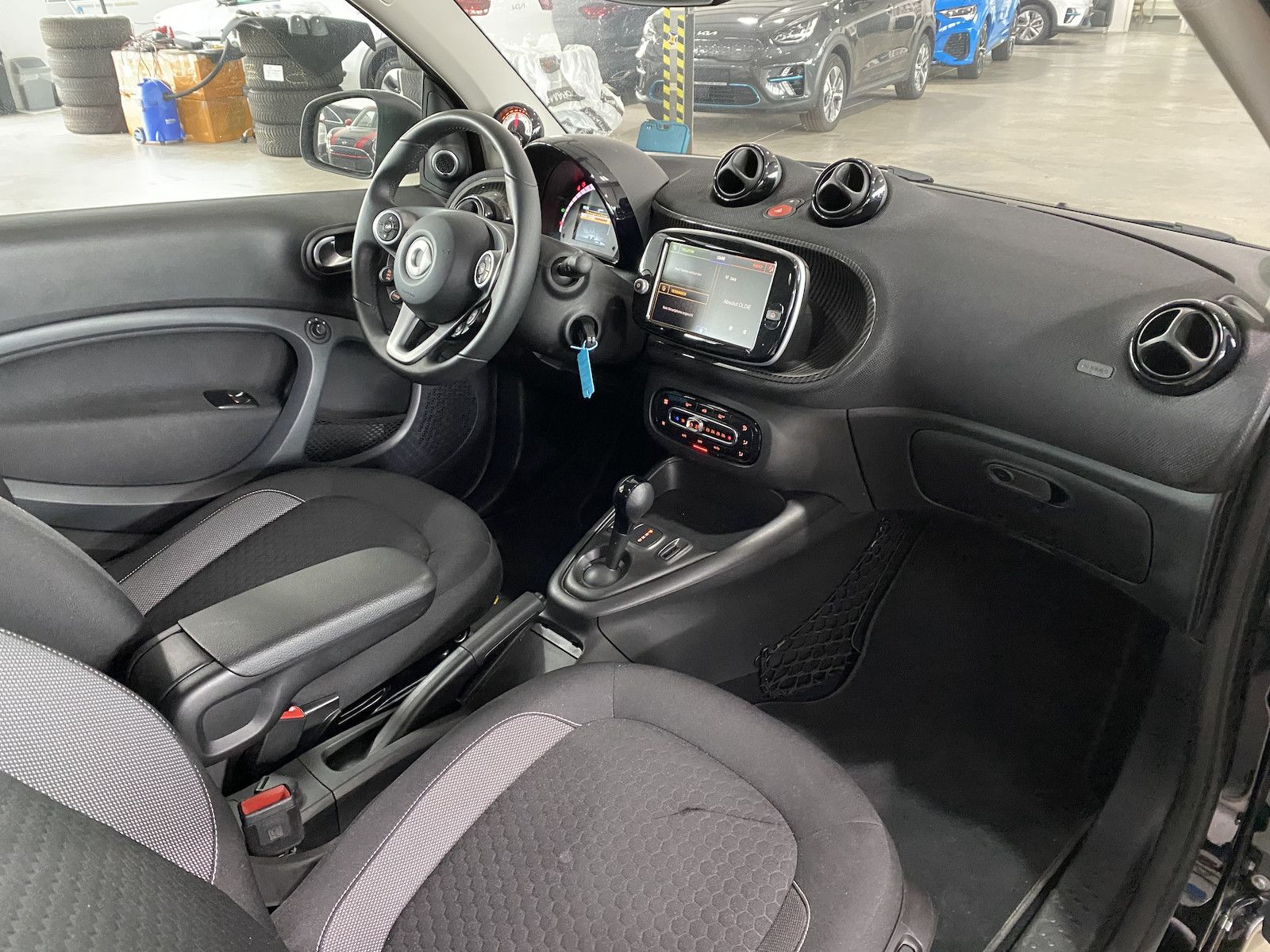 Fahrzeugabbildung Smart ForTwo EQ Pulse-Exclusive 22KW/Pano/MATT/Navi/