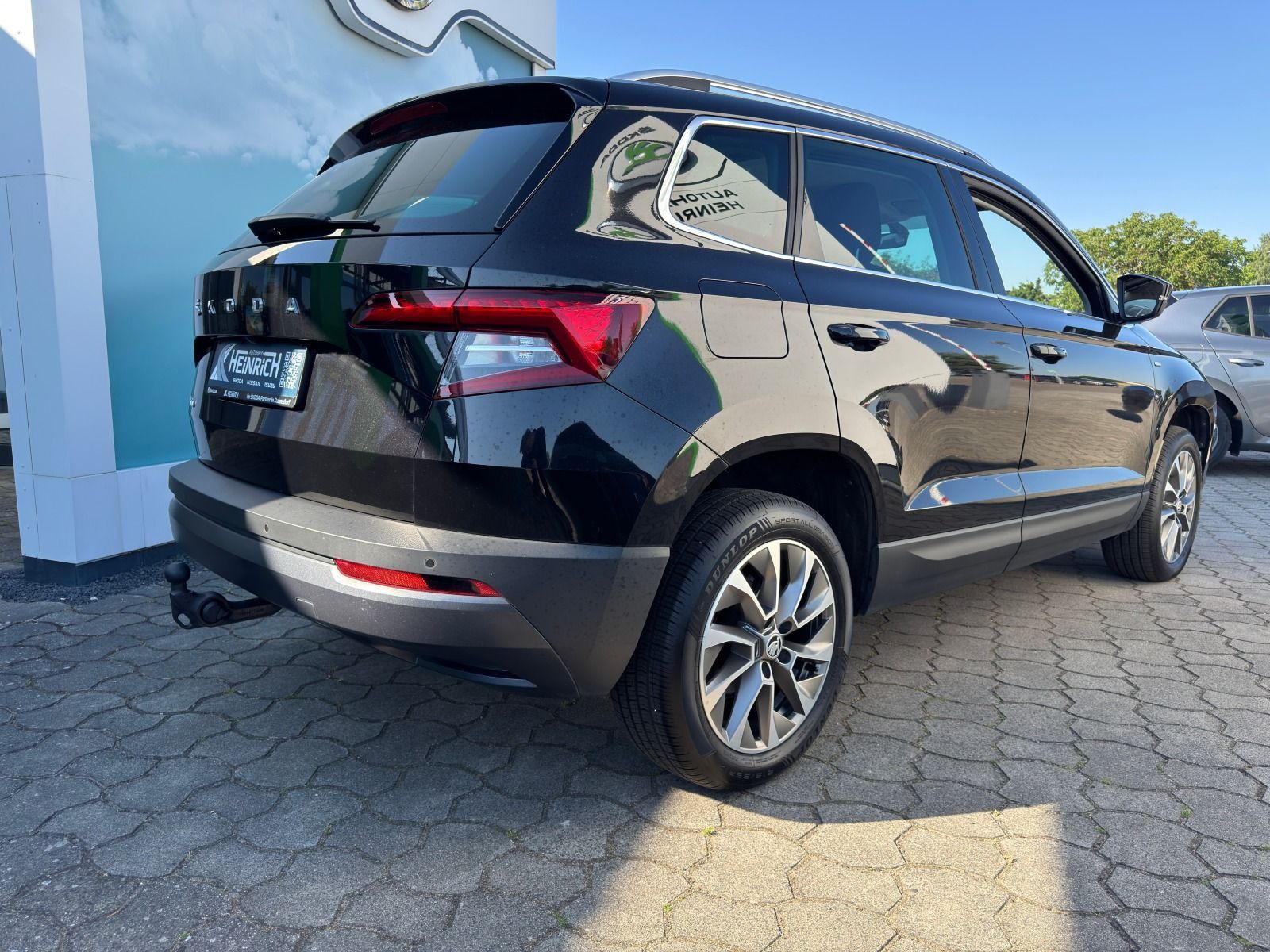 Fahrzeugabbildung SKODA Karoq 1.5 TSI DSG*AHK*RFK*ACC*eHeck
