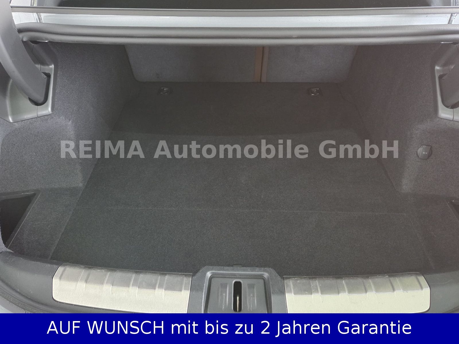 Fahrzeugabbildung Porsche Taycan Turbo 93 KWH, SOH 93,5%, LED