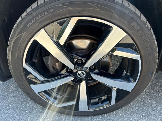 Fahrzeugabbildung Nissan Qashqai 1,7 dCi TEKNA+ 4x4 LEDER PANO NAVI SHZ L