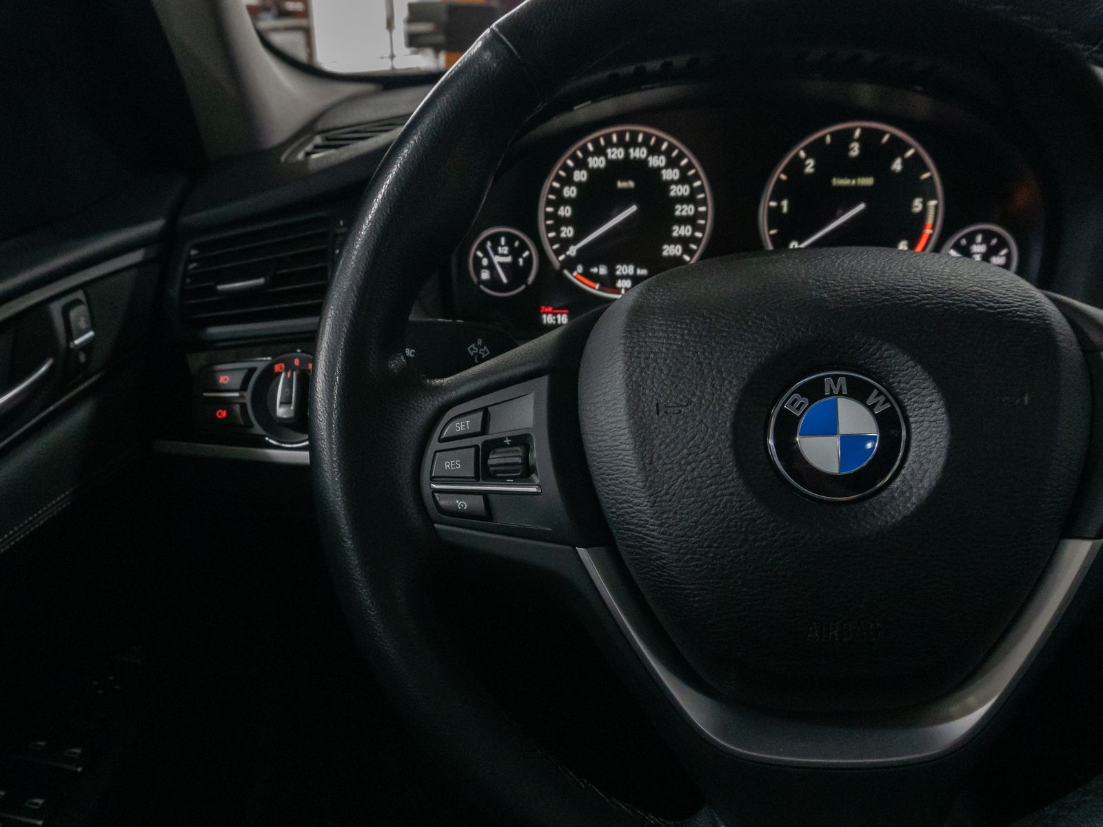 Fahrzeugabbildung BMW X3 xD30d Panorama HUD HiFi Xenon PDC Sport Leder