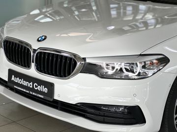 Fahrzeugabbildung BMW 520d Sport Line AHK Navi Kamera DriveAssist LED