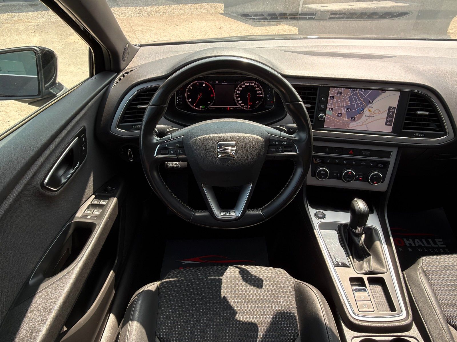 Fahrzeugabbildung SEAT Leon ST 1.5 TSI DSG Xcellence CarPlay PANO CAM