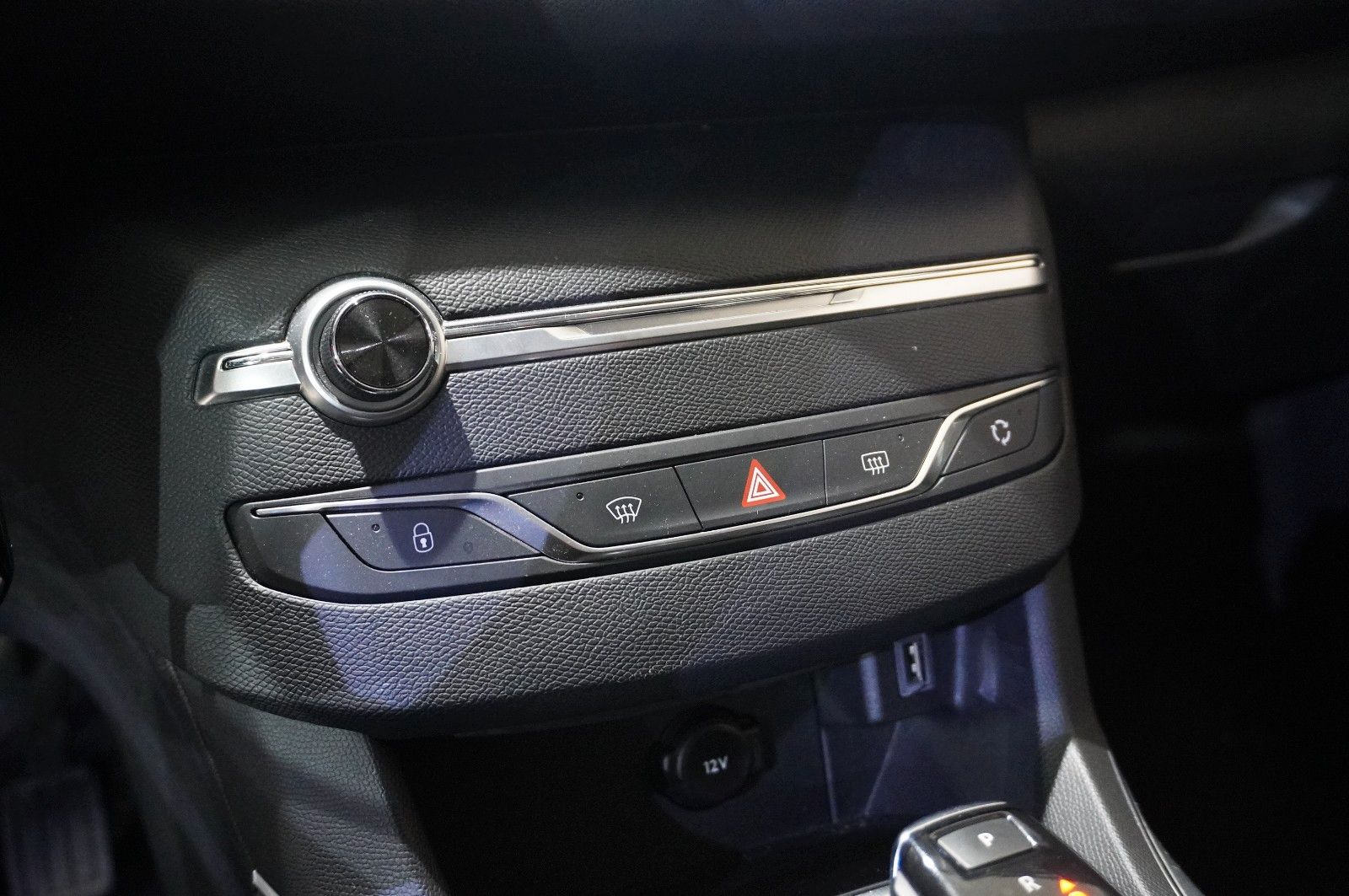 Fahrzeugabbildung Peugeot 308 LIM. 1.2T ACTICE PACK NAVI/LED/SPORT/NEBEL