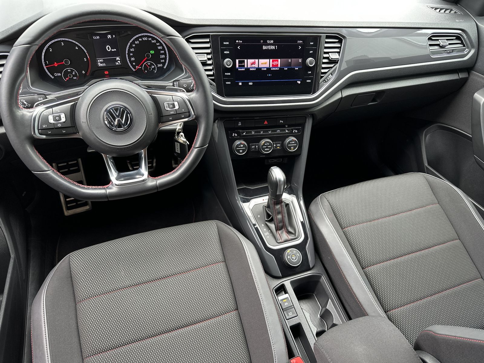Fahrzeugabbildung Volkswagen T-Roc 2.0 TDI DSG Sport 4M NAV+LED+ACC+CARPLAY