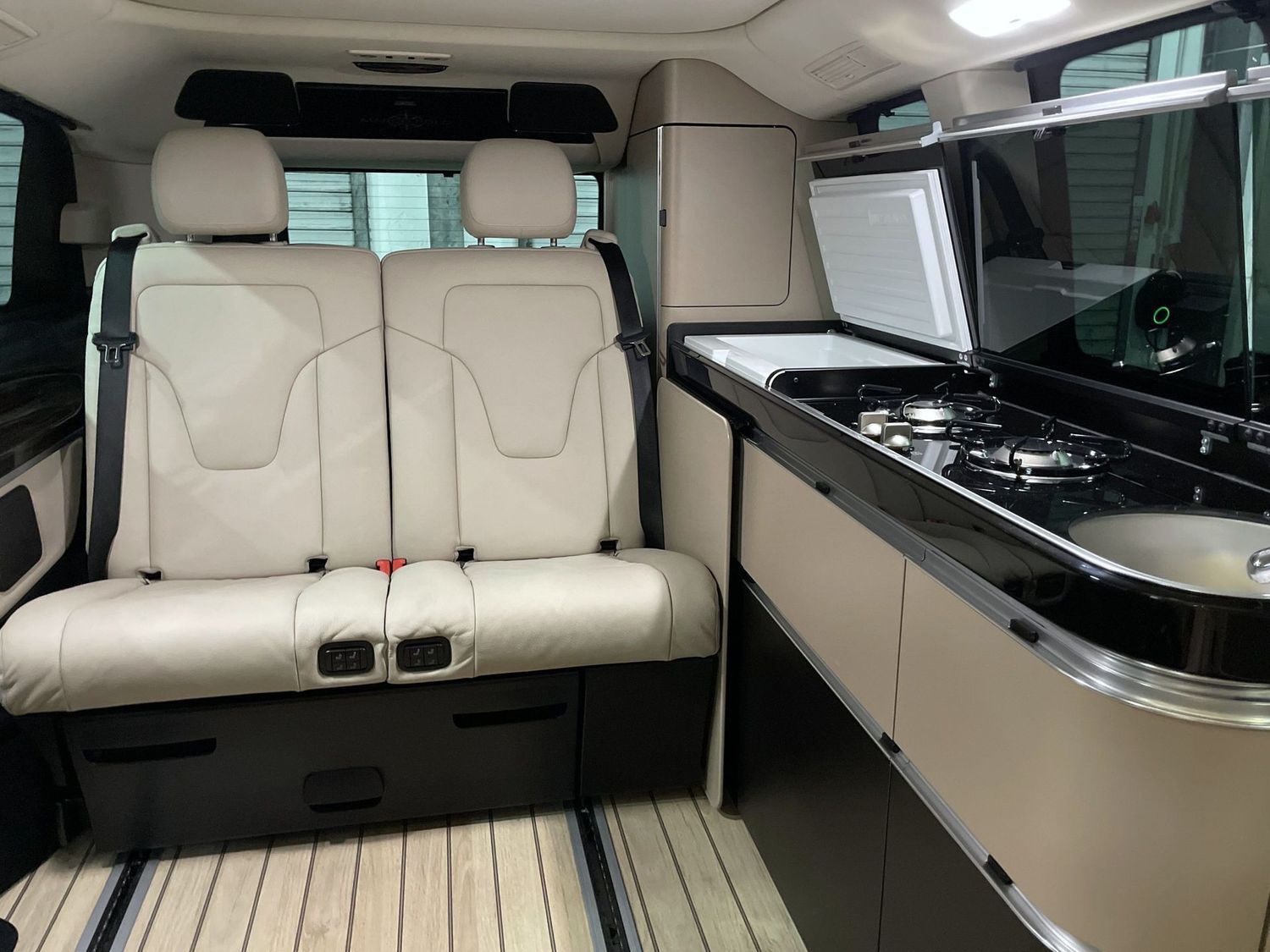 Fahrzeugabbildung Mercedes-Benz V 300 d Marco Polo EDITION AMG Night 4M#Küche#36
