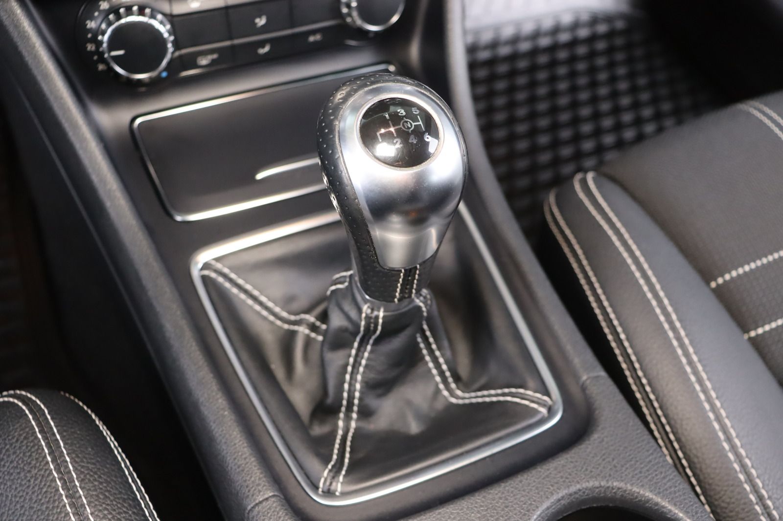 Fahrzeugabbildung Mercedes-Benz A 200 d * LED * Navi * SHZ *