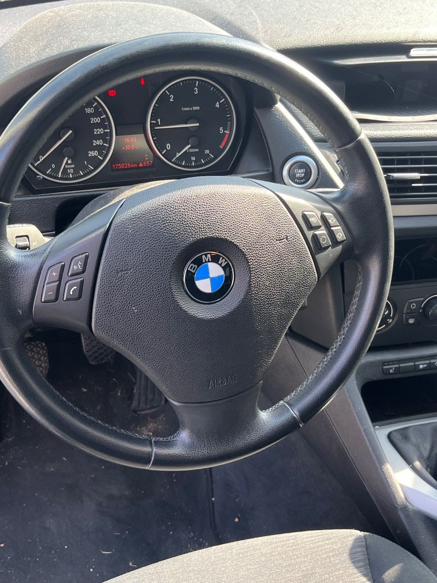 Fahrzeugabbildung BMW X1 2.0 Baureihe X1 18 d xDrive