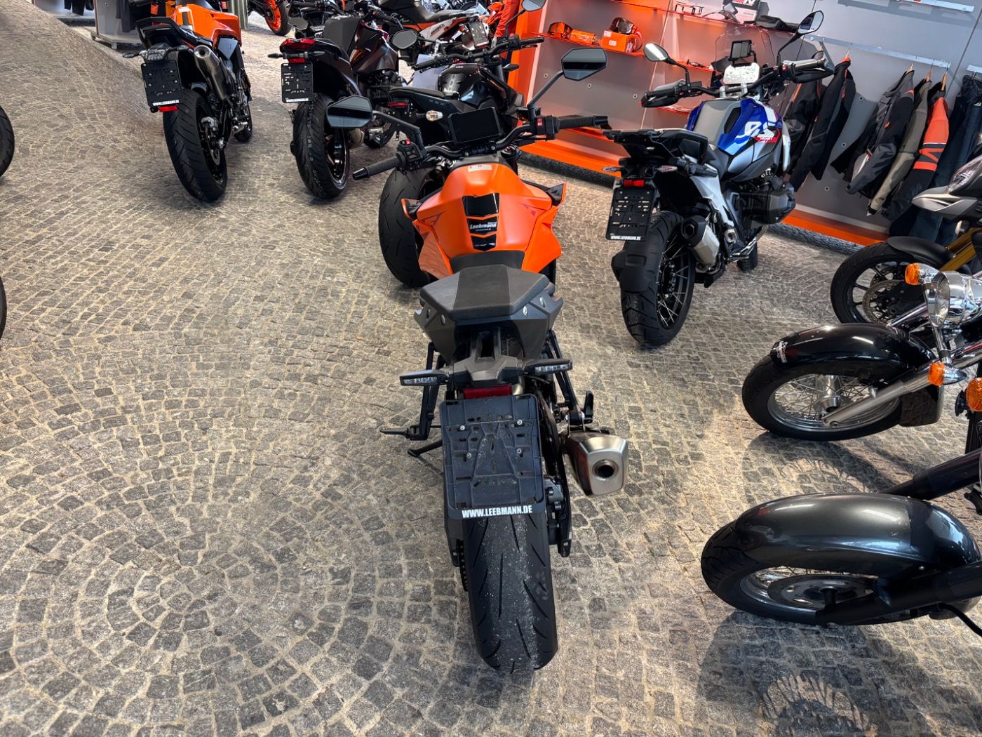 Fahrzeugabbildung KTM 990 Duke Modell 2024 mit Techpack