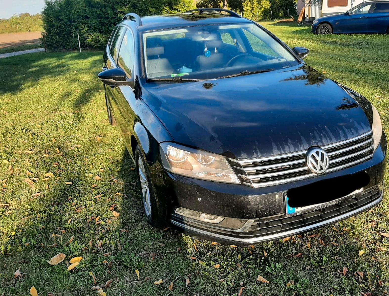 Volkswagen Passat 2012 — rear view