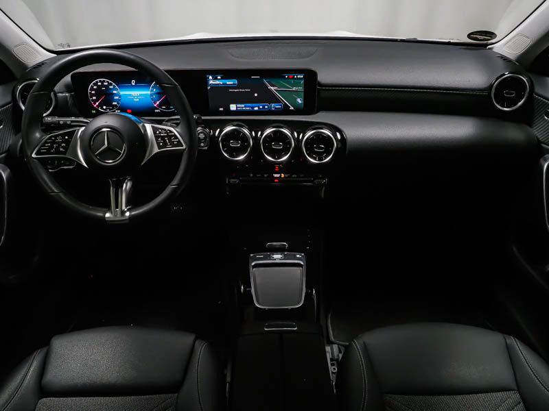 Fahrzeugabbildung Mercedes-Benz A 180 PROGRESSIVE+AHK+LENKRADHEIZ+KAMERA+LED+