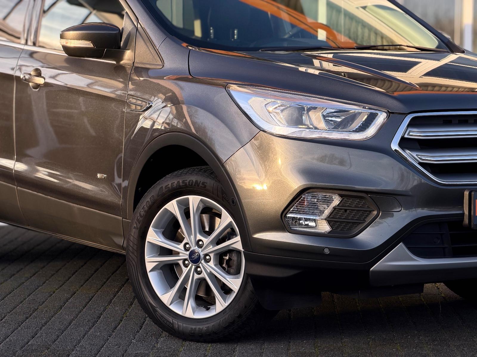 Ford Kuga Titanium Shz*Pdc*Temp*LED*KeyLess*Navi*2.Hd