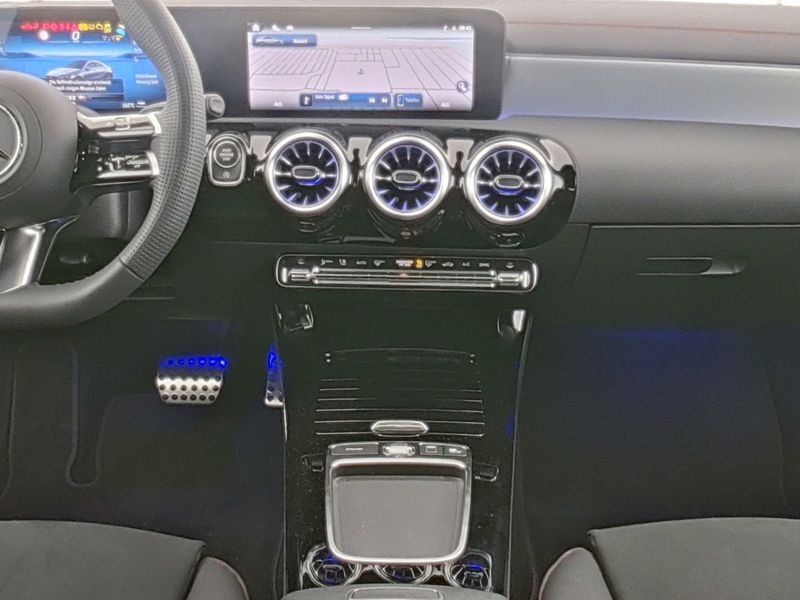 Fahrzeugabbildung Mercedes-Benz CLA 200 AMG Plus*Pano*HUD*Distro*AHK*Night*360°*