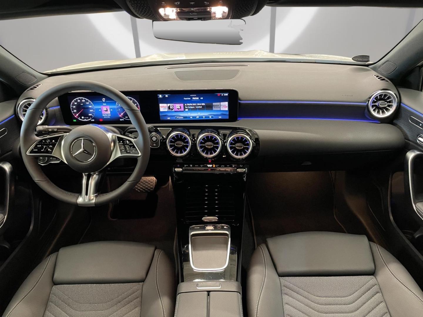 Mercedes-Benz A 180 PROGRESSIVE ADV.+ NIGHT PANO AHK STDHZ DIS
