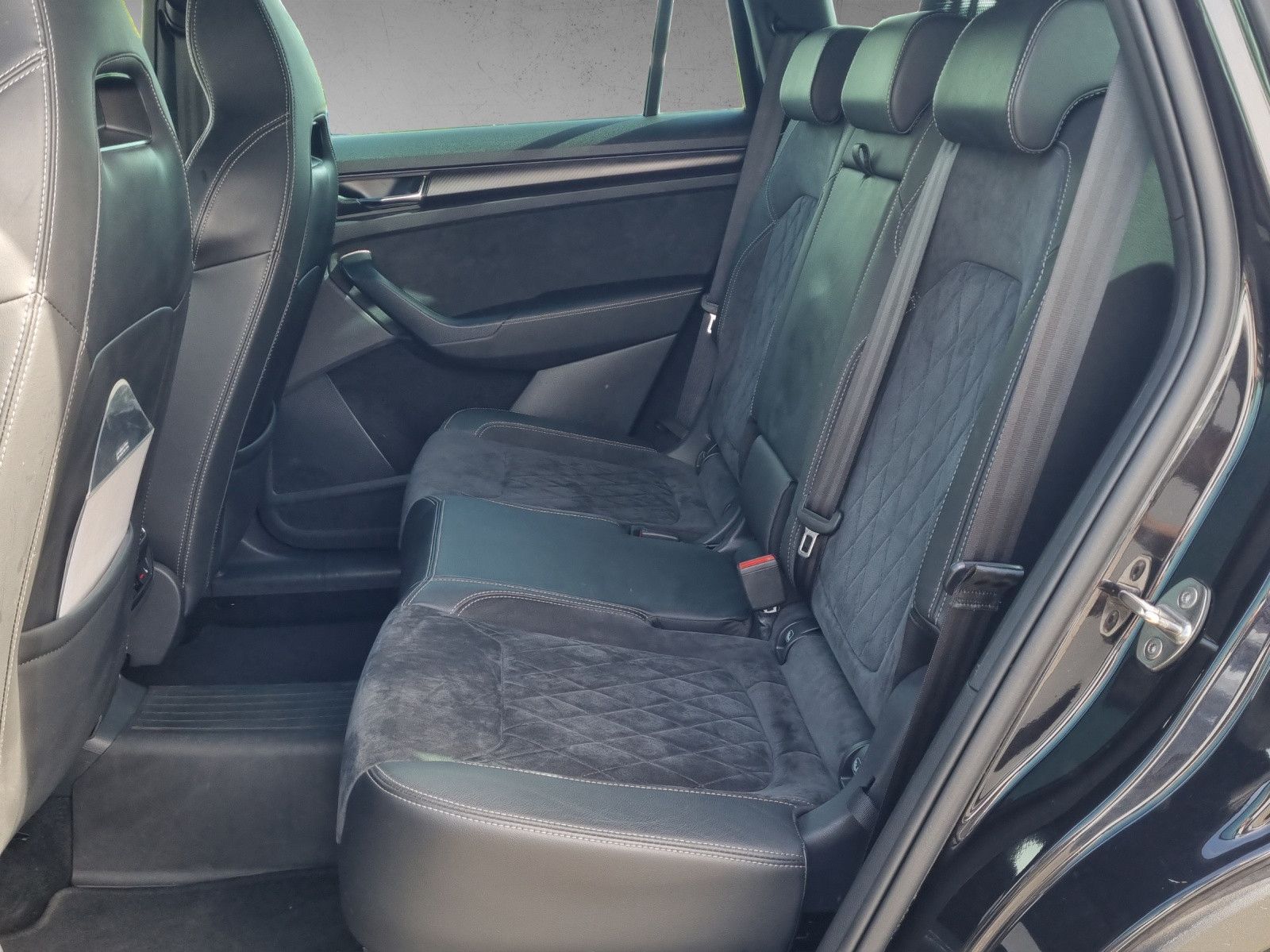 Fahrzeugabbildung SKODA Kodiaq Sportline 4x4 2,0 TSI DSG Navi ACC 360°
