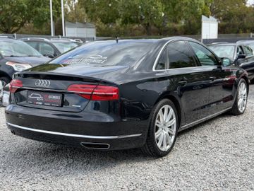 Audi A8 - 4