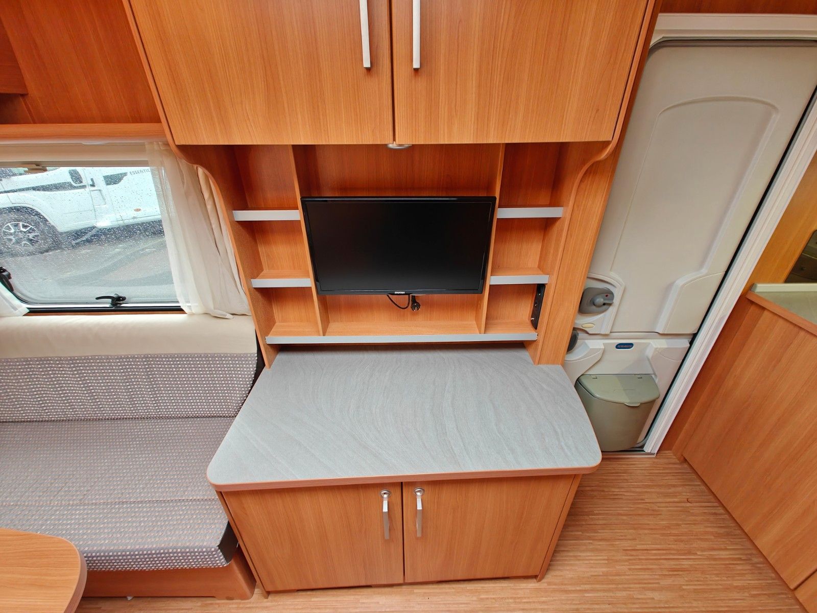 Fahrzeugabbildung Knaus Sport 400 LB - Doppelbett/Sitzgruppe, Superb -