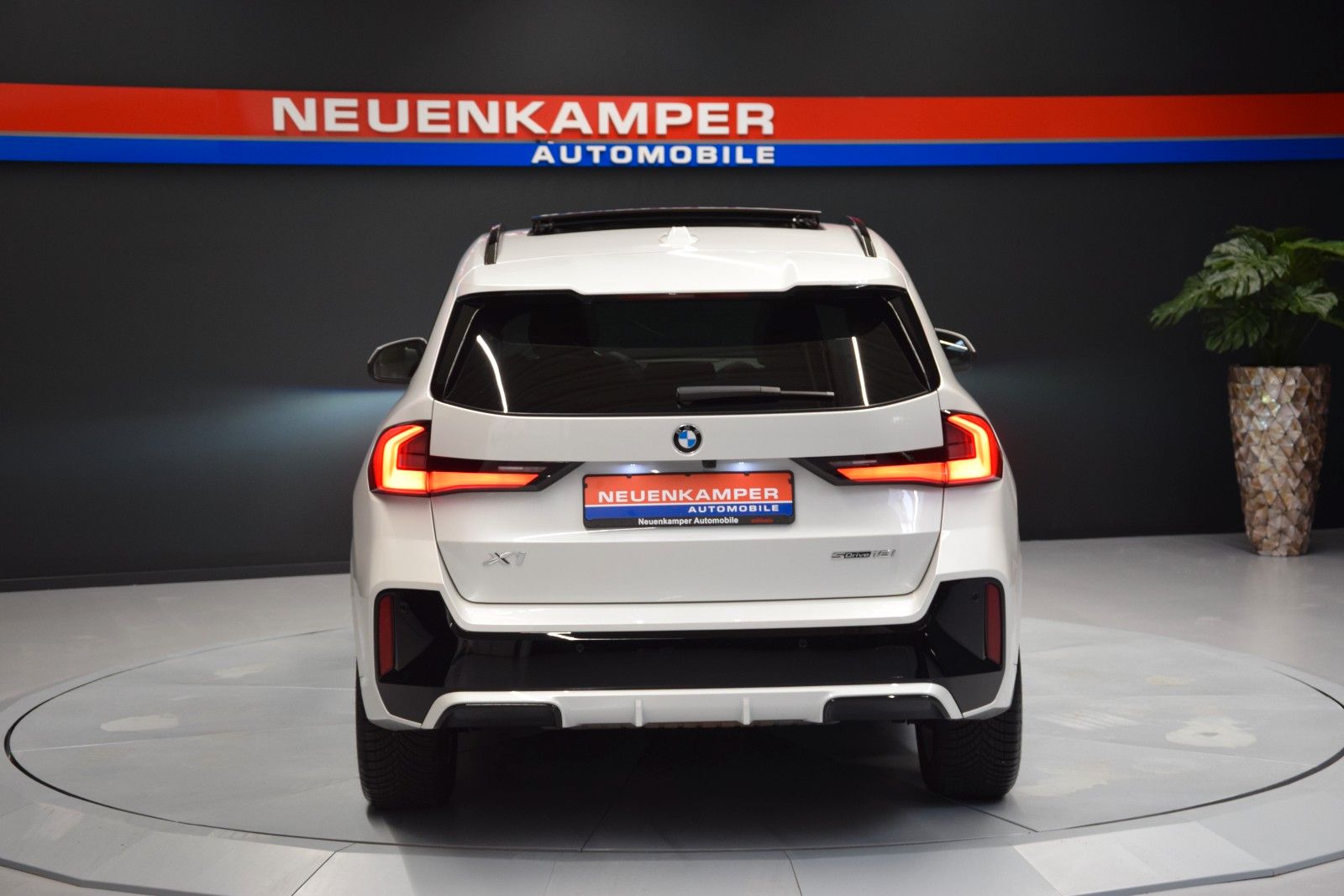 Fahrzeugabbildung BMW X1 18i sDrive M Sport H&k Panorama ACC Ambiente