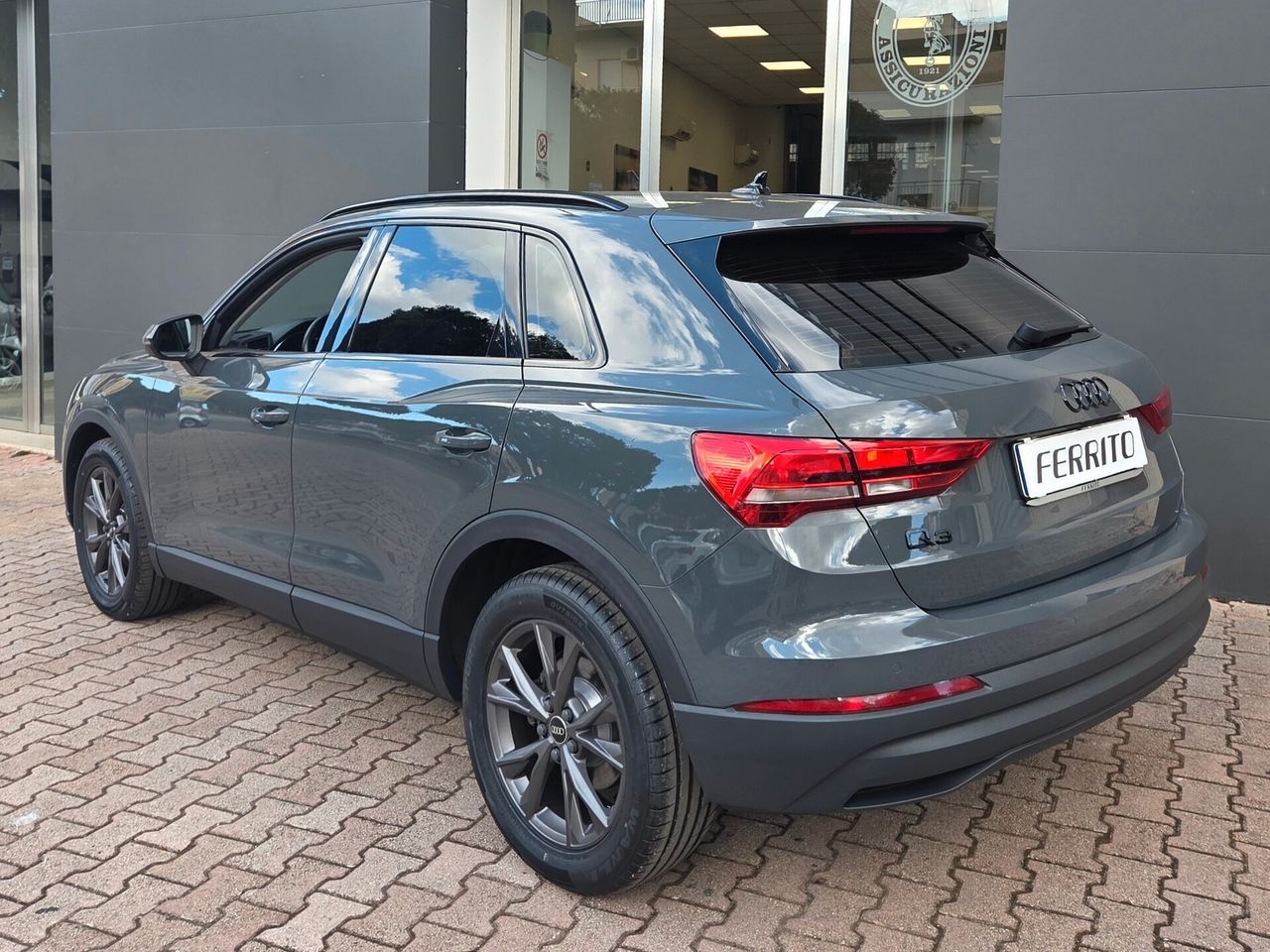 Audi Q3 35 TDI S tronic 150 cv Business imagem 2